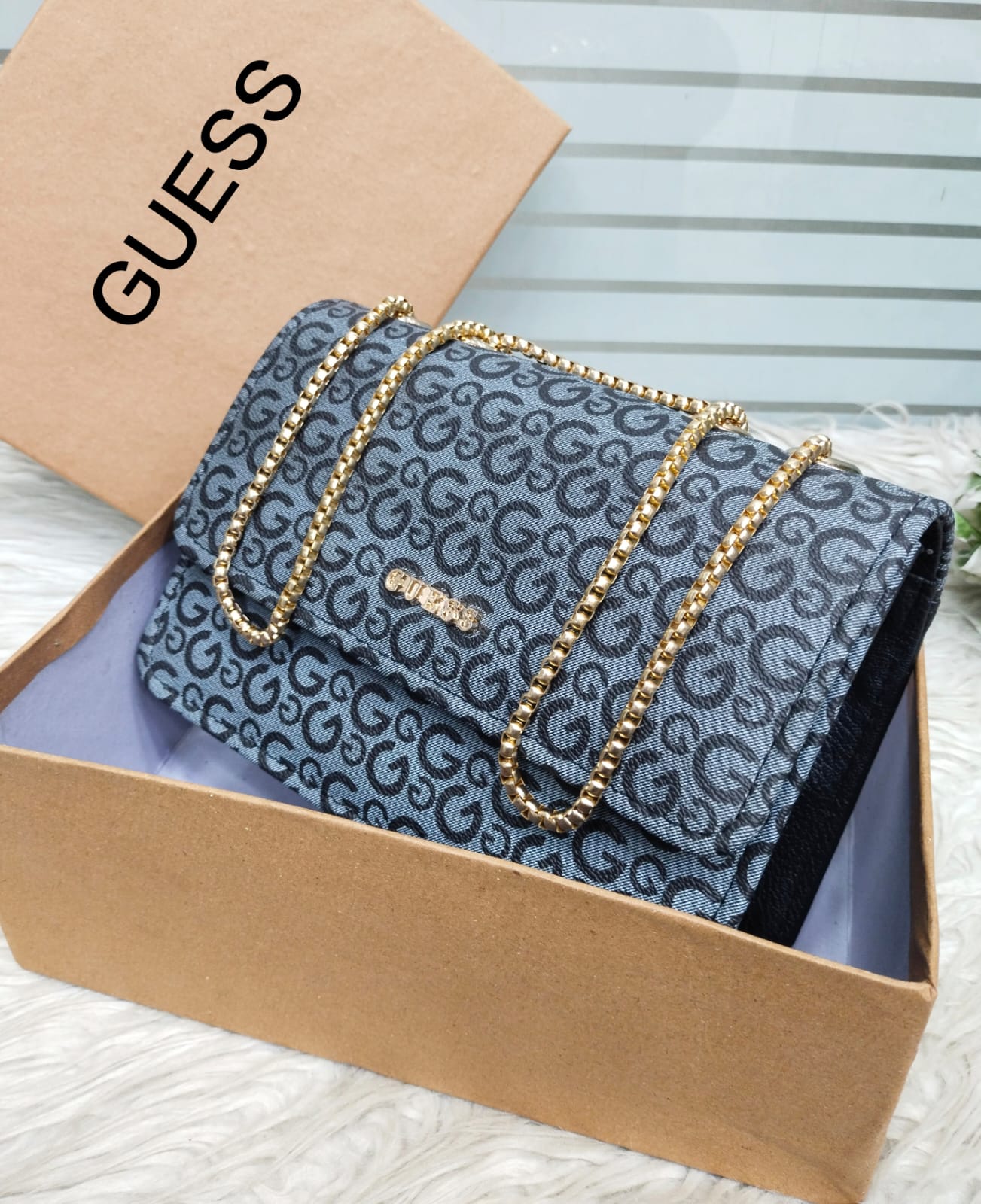 Guess Cross Body Handbag 👜
