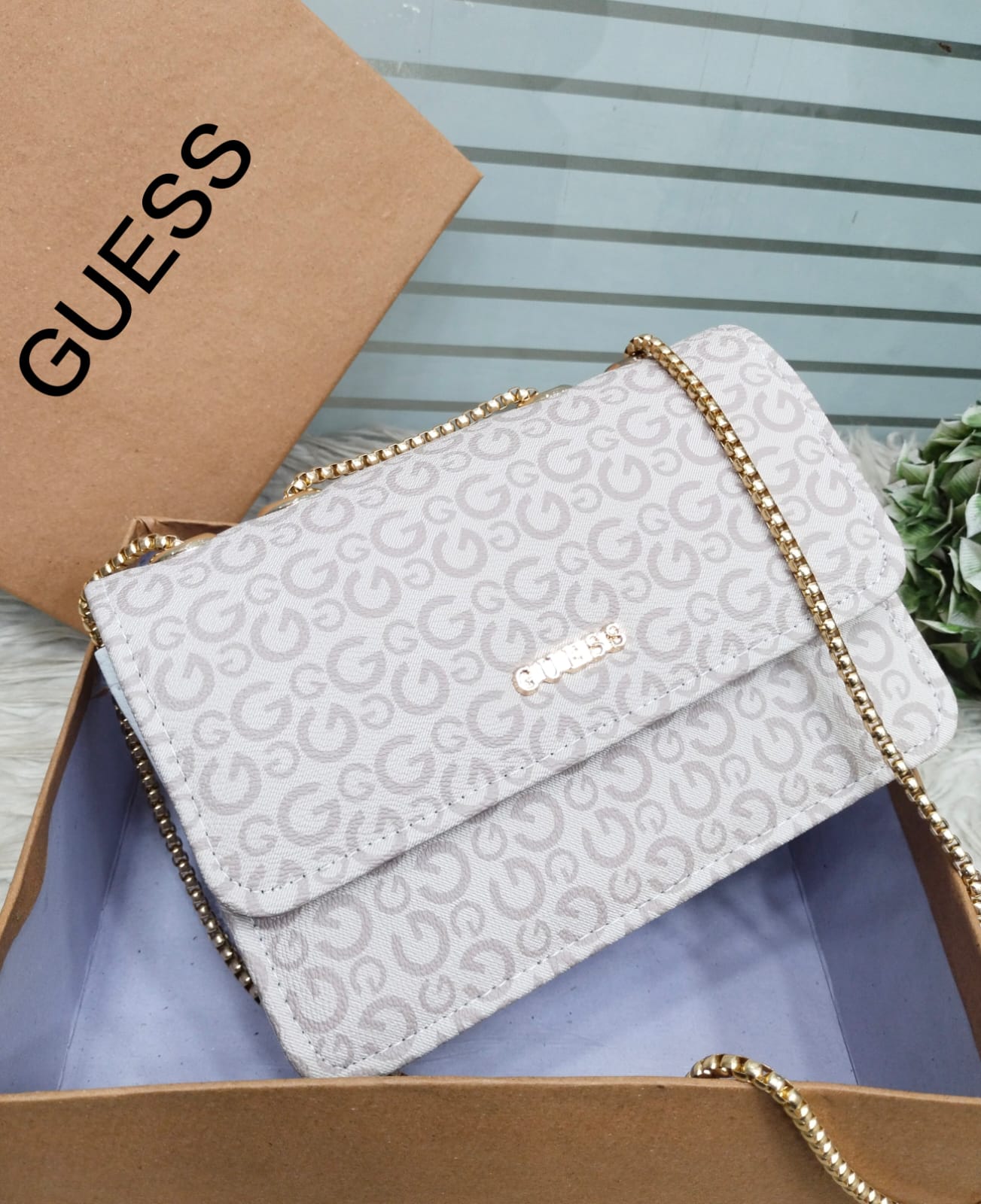 Guess Cross Body Handbag 👜