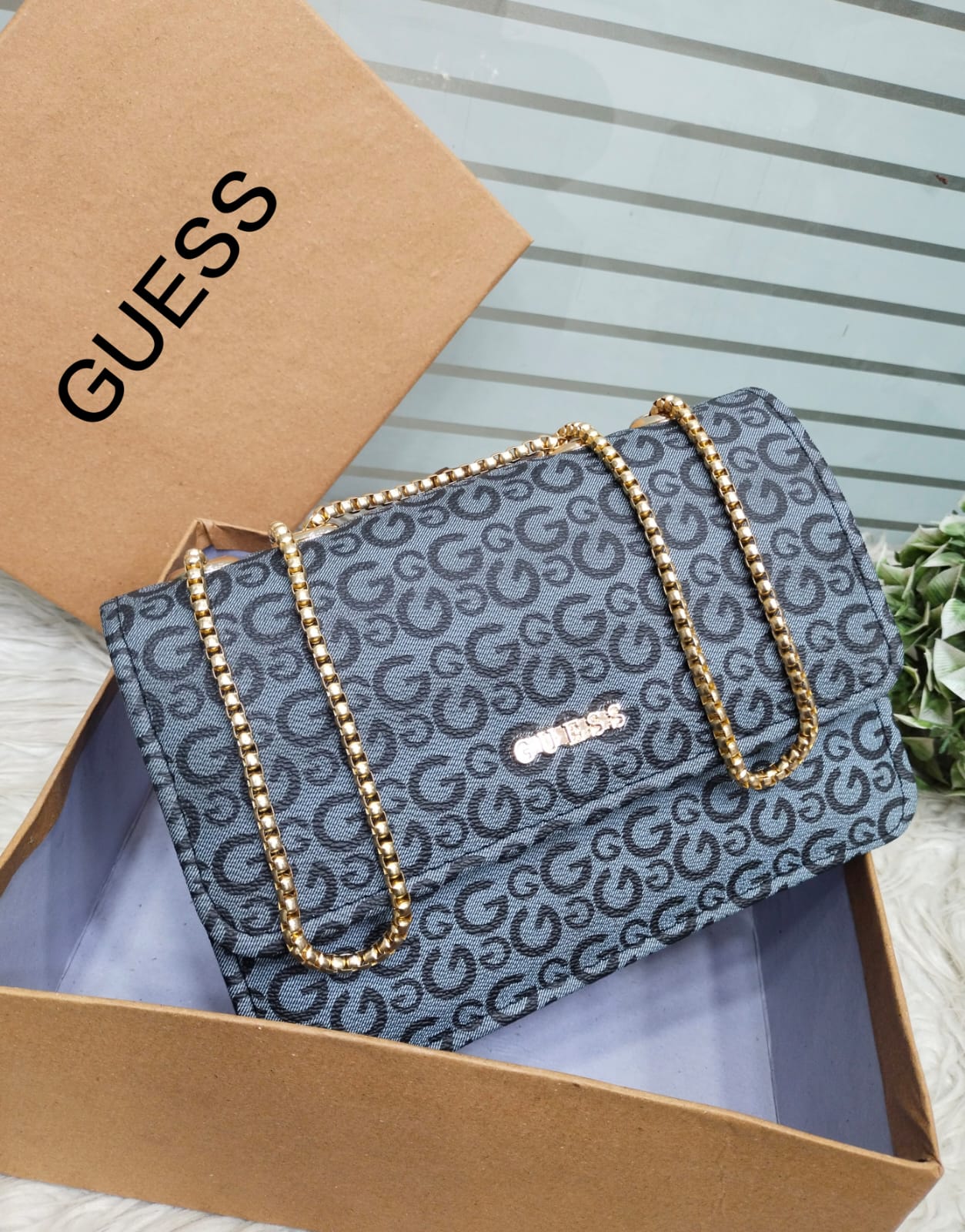 Guess Cross Body Handbag 👜