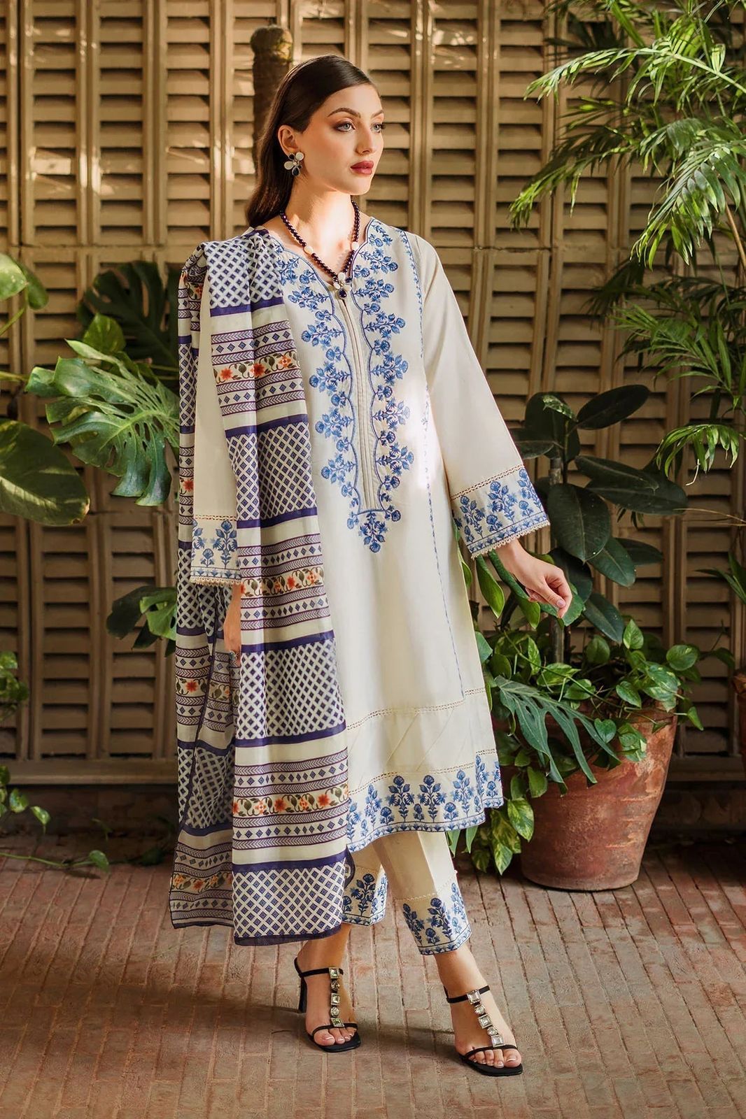 *PRESENTING AISLING MOST TRENDING NOW AVAILABLE*   *New Arrival Special Eid Collection* Fabric 3PC *