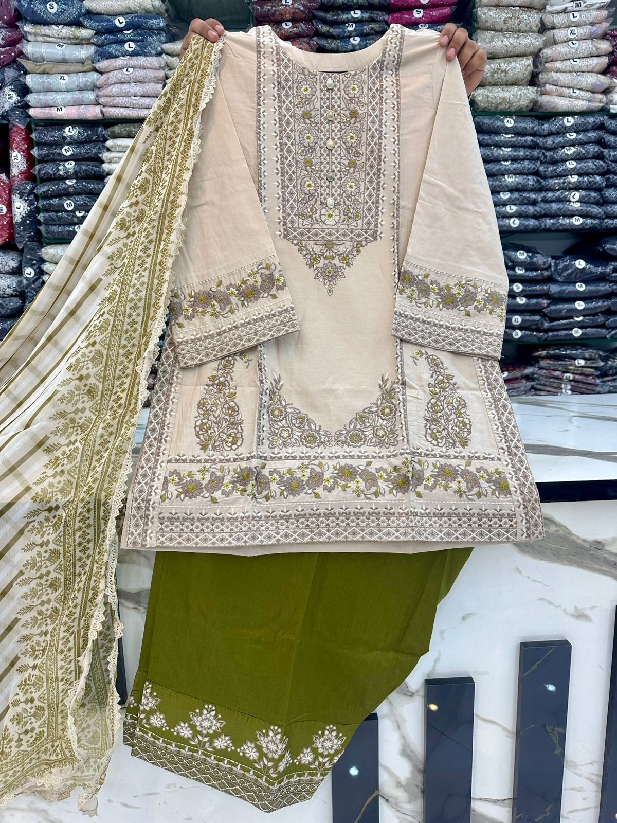 Luxury Ready To Wear 3pc 18