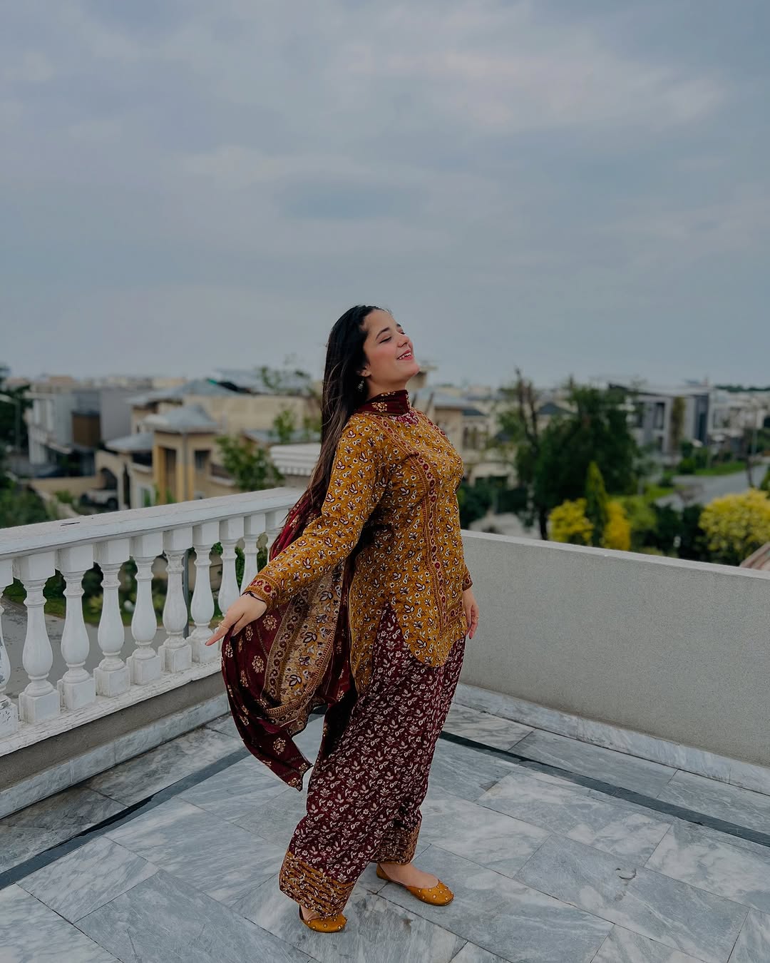 Farshi Shalwar 3pc Stitch