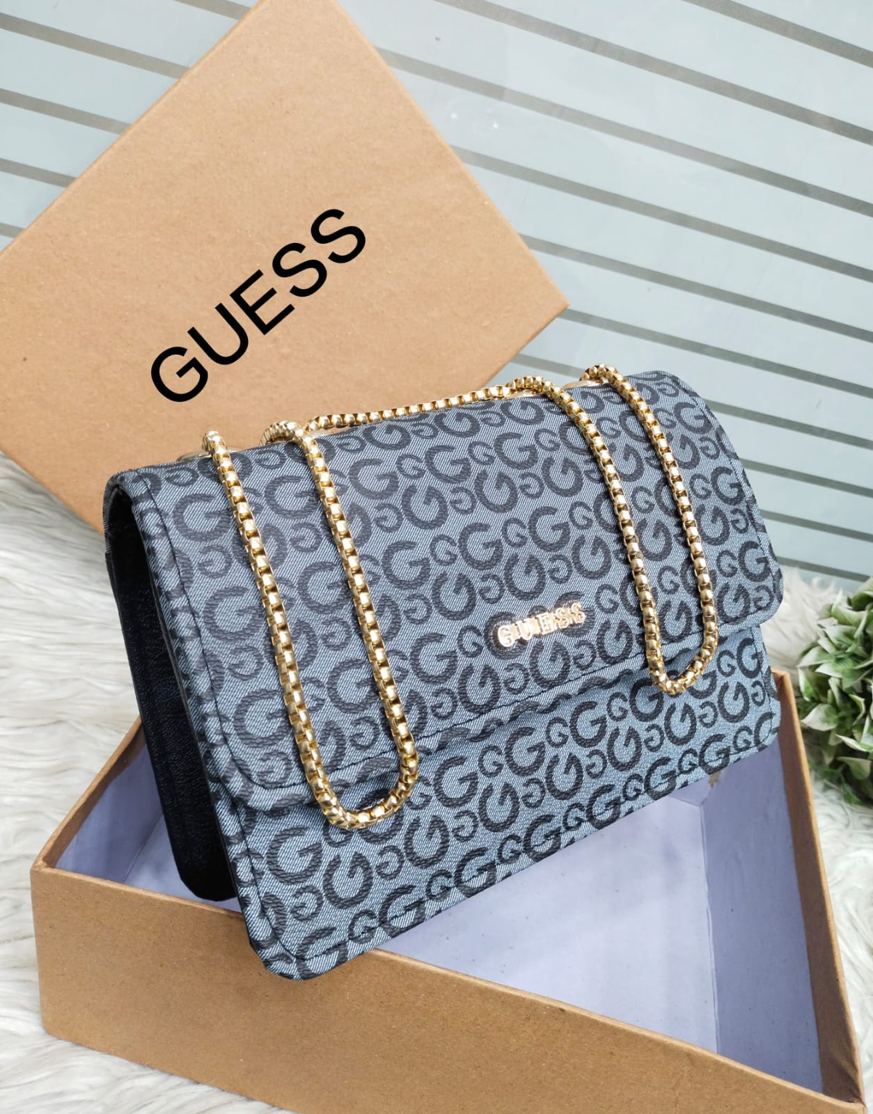Guess Cross Body Handbag 👜