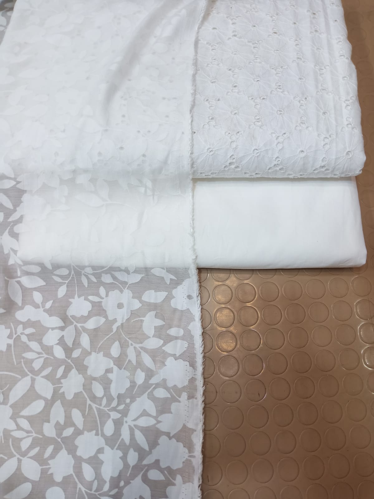 Chikan Kari 3pc With Baroshia Lawn Dupatta 1