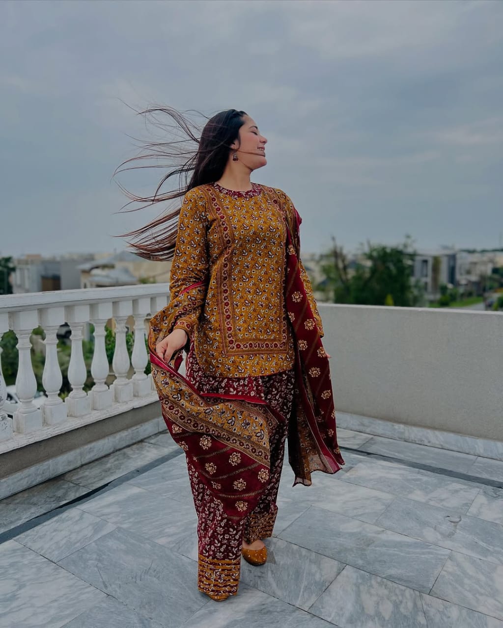 Farshi Shalwar 3pc Stitch