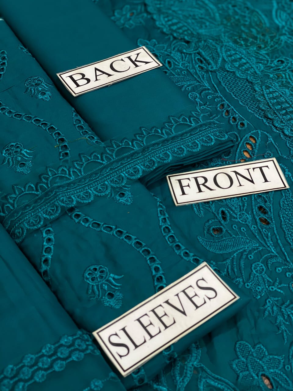*Presenting Sobia Nazir Trending Outfit Now Available EID Collection*  Fabric 3PC *Cotton wirh Khaad