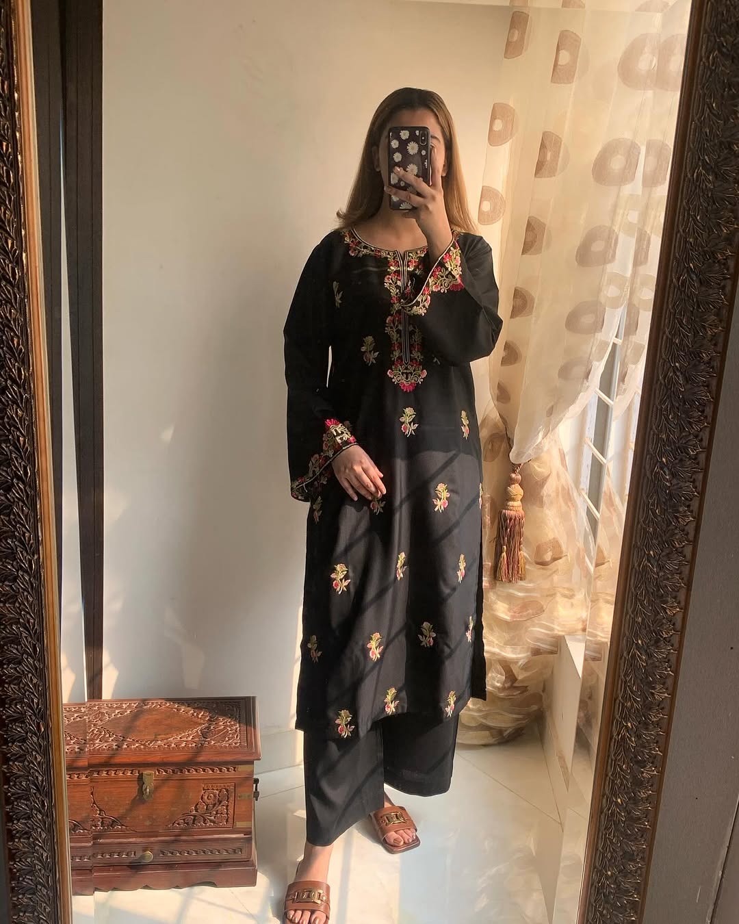 *Afreen*         *Winter Collection*  Fabric: priemum linen  *2pcs*