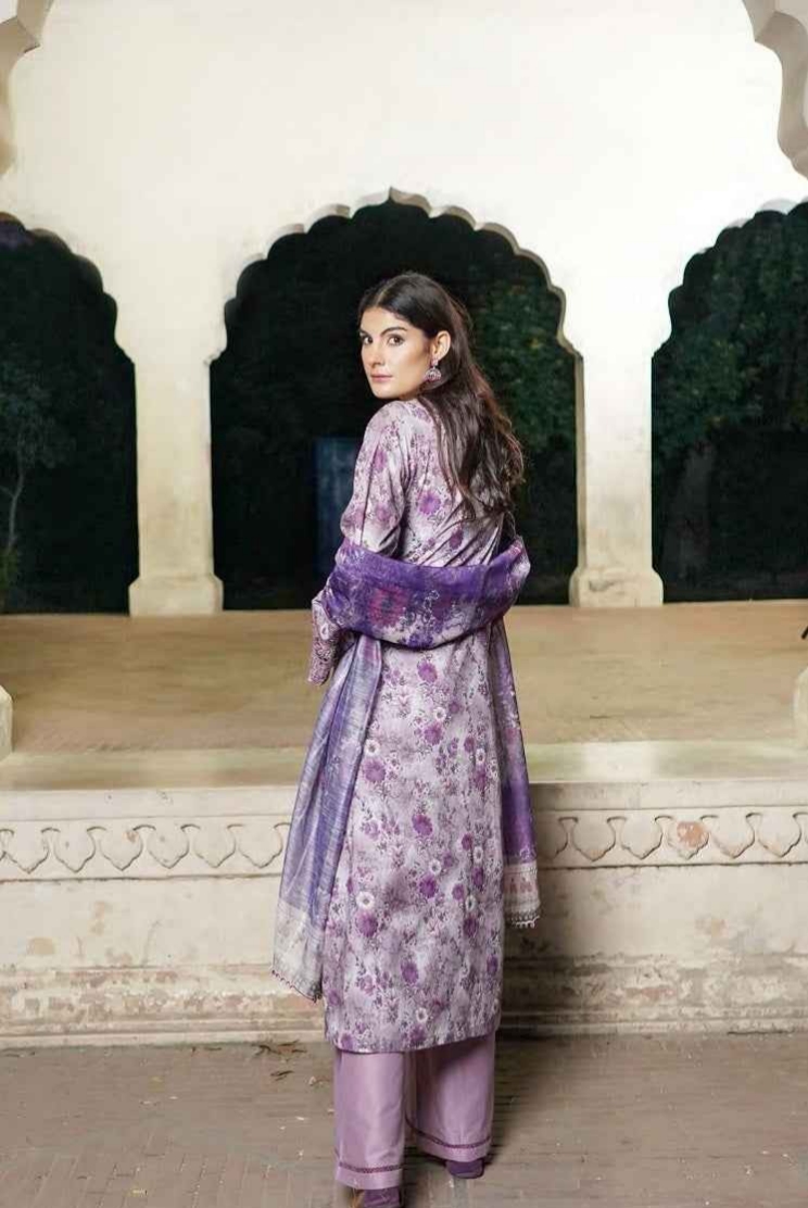 Luxury Ready To Wear Lawn 3pc