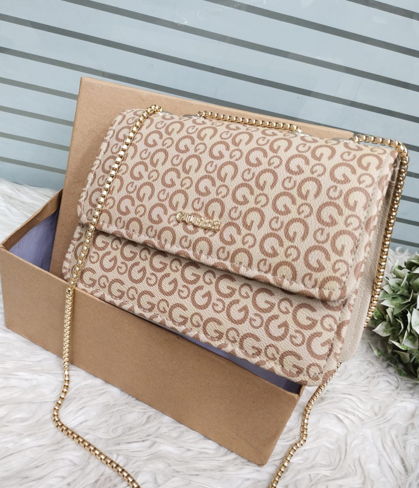 Guess Cross Body Handbag 👜