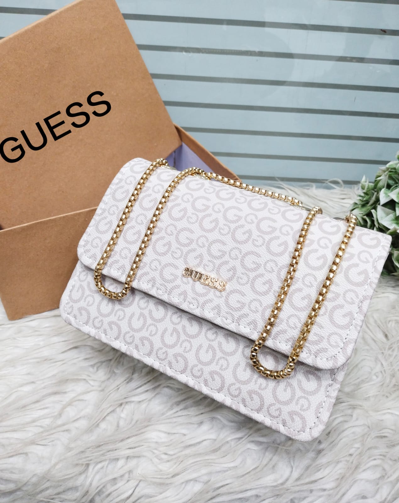 Guess Cross Body Handbag 👜
