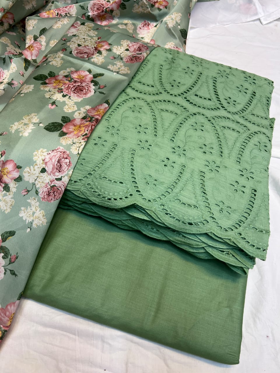 Chikan Kari 3pc With Medium Silk Dupatta 1