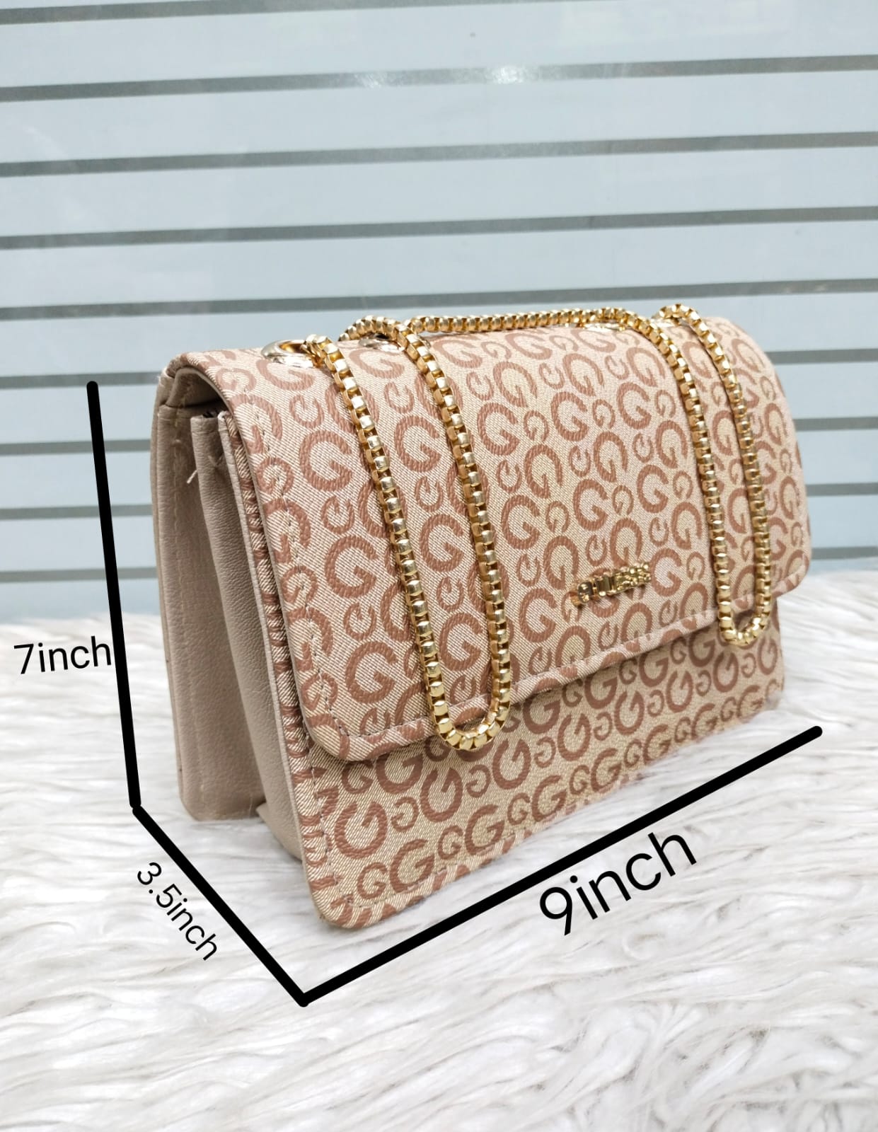 Guess Cross Body Handbag 👜