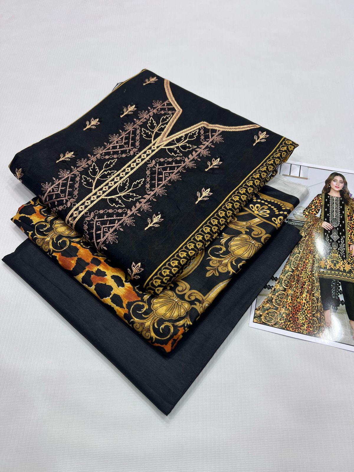 Embroidered Lawn 3pc With Lawn Dupatta 1