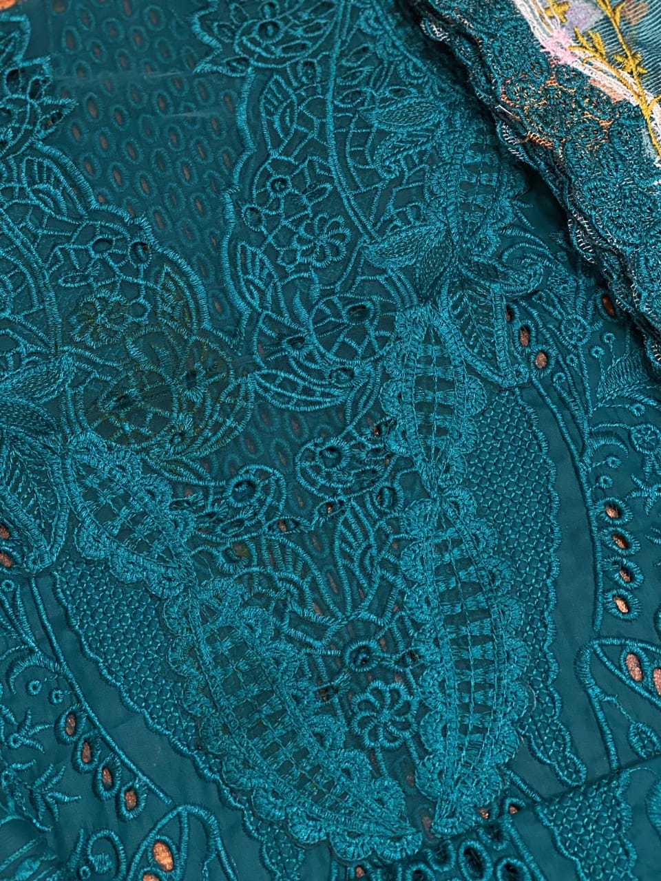 *Presenting Sobia Nazir Trending Outfit Now Available EID Collection*  Fabric 3PC *Cotton wirh Khaad