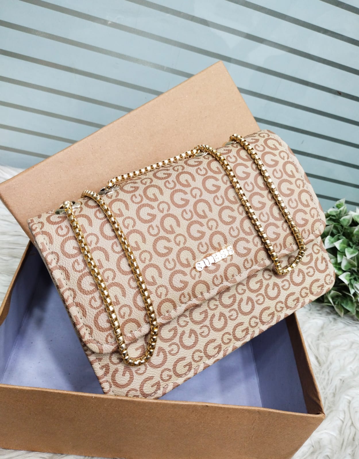 Guess Cross Body Handbag 👜