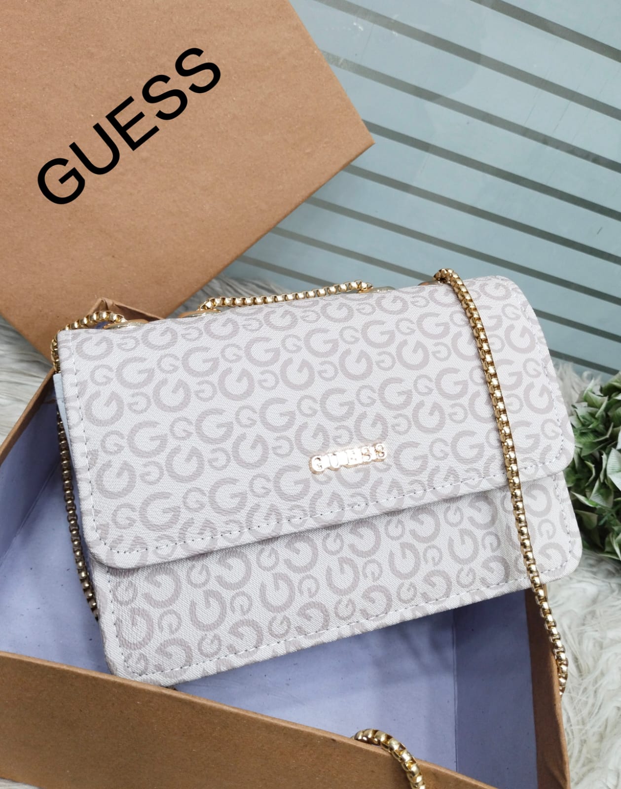 Guess Cross Body Handbag 👜
